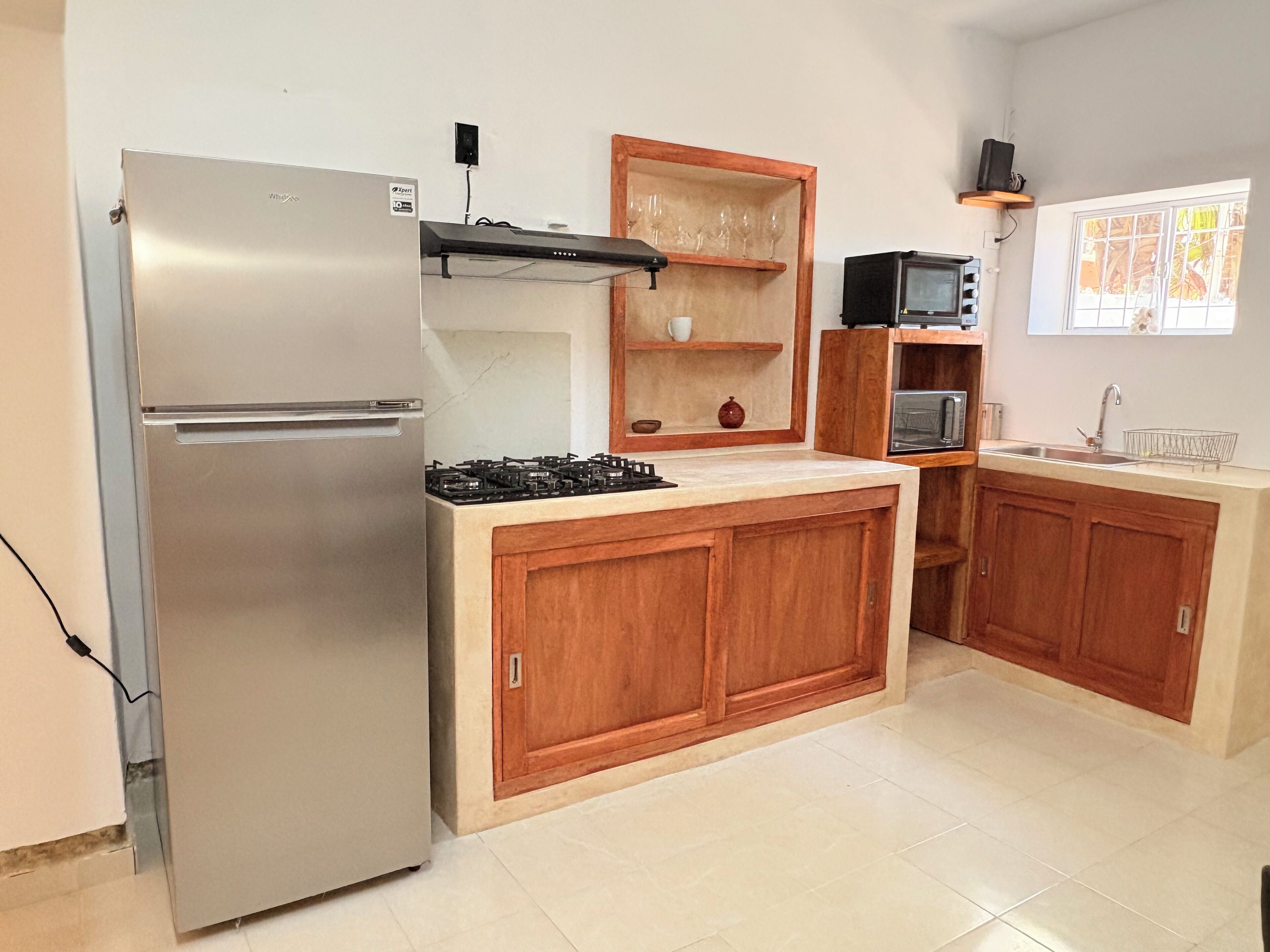 Een magnetron, een kookplaat