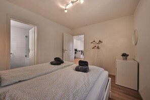 Iron/ironing board, WiFi, bed sheets