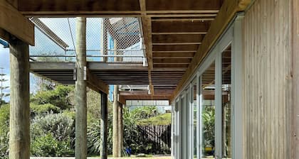 'The Dogbox' Architectural home in Central Whanganui.