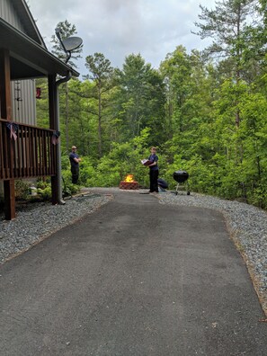 Property grounds - Close to Fontana, Tail of the Dragon, Tsali, hiking and more (Robbinsville)