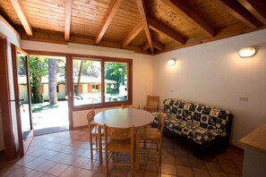TV - Mobile home with pool for 6 people (Belvedere Grado)