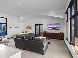 1 bedroom, WiFi, bed sheets - The Loft in Bellerive (Coeur d'Alene)