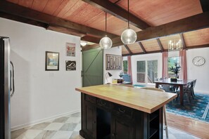 Dining - Modern Chalet with Hot Tub, Fire Pit & Mountain Views in Basye, VA (Basye)