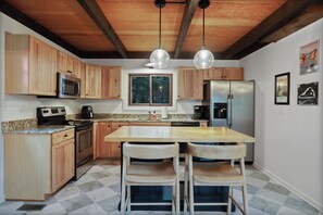 Mikrovågsugn, ugn, spishäll och diskmaskin