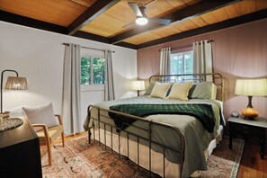 3 bedrooms, iron/ironing board, WiFi, bed sheets - Modern Chalet with Hot Tub, Fire Pit & Mountain Views in Basye, VA (Basye)