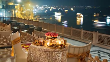 Khu ẩm thực ngoài trời