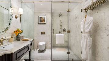 Suite (SeleQtions with Ganges View) | Bathroom