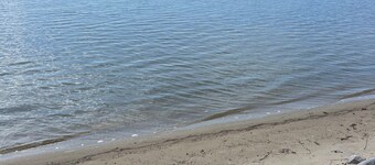 Charming Lakefront Cottage