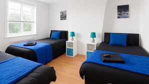 Family Apartment | Soundproofing, iron/ironing board, WiFi (free) - Prime 4BR Reading House & Free Parking (Reading)