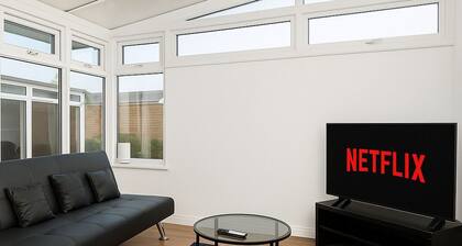Prime 4BR Reading House & Free Parking