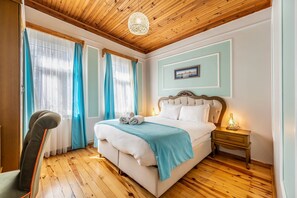 3 عدّة غرف نوم ومكواة/لوح كي وخدمة الإنترنت وملاءات أسرّة