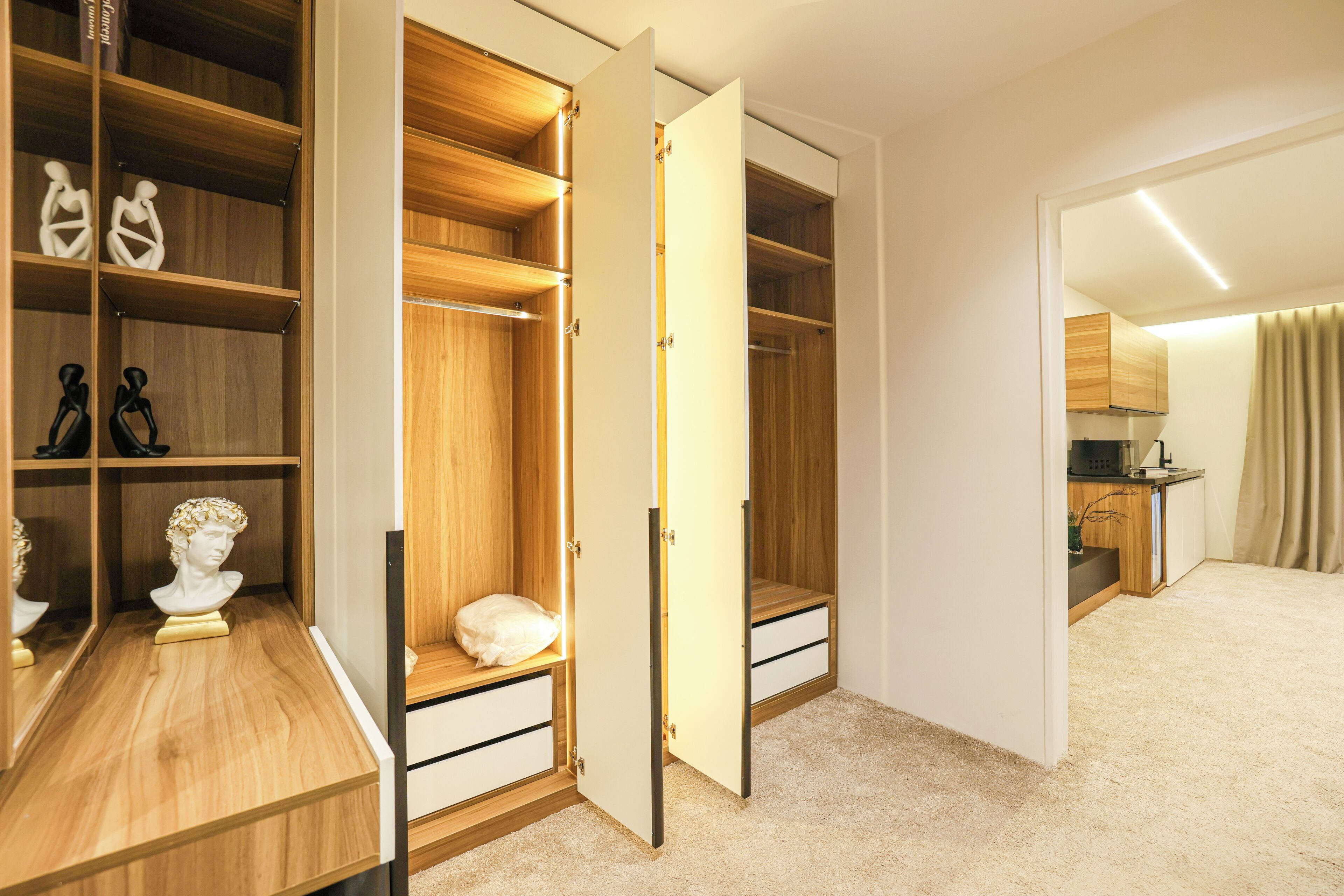 Premium bedding, in-room safe, desk, free WiFi