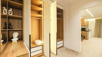 Premium bedding, in-room safe, desk, free WiFi