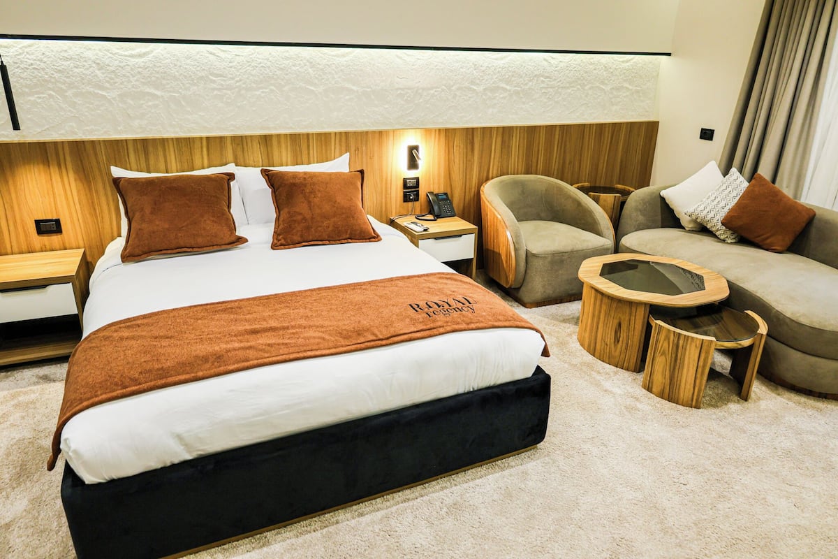 Cofres nos quartos, Wi-Fi de cortesia, roupa de cama