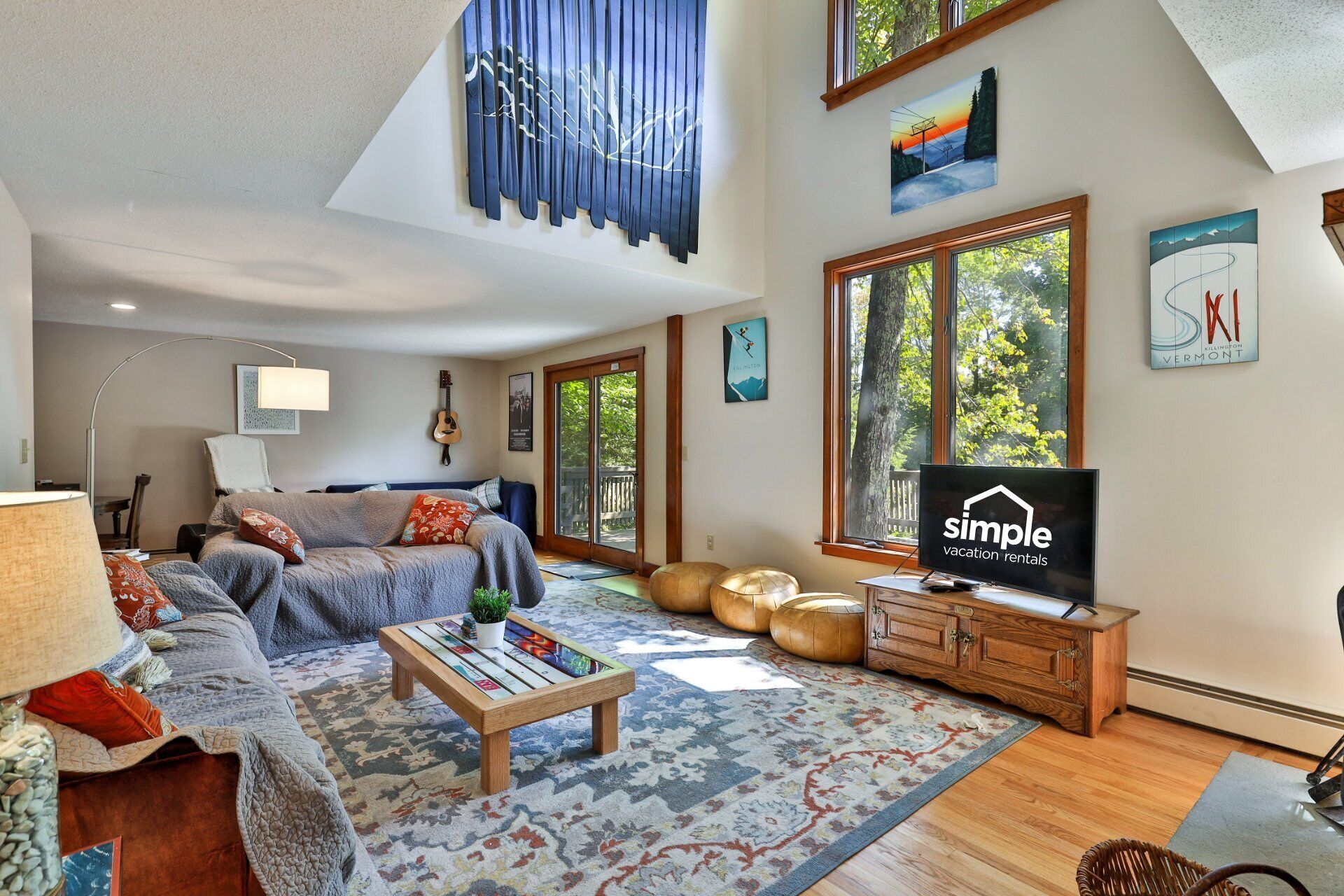 Smart TV, chimenea, futbolito y oficina 