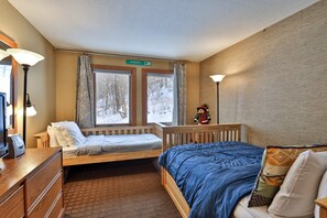 2 Schlafzimmer, Schreibtisch, Bügeleisen/Bügelbrett, kostenloses WLAN