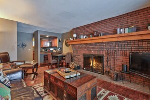 Una Smart TV, una chimenea