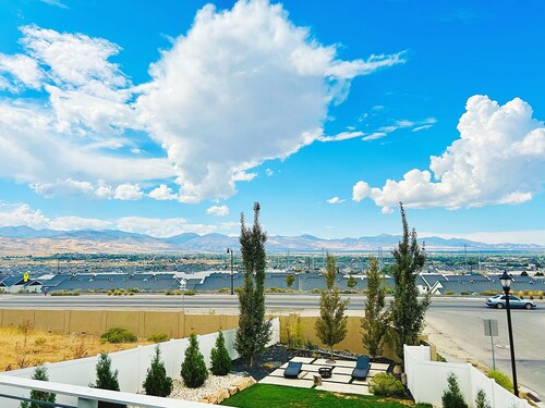 Modern Home with Beautiful Views!