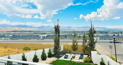 Modern Home with Beautiful Views!