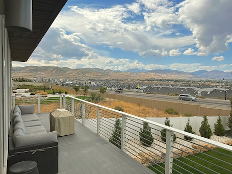 Terrace/patio. Modern Home with Beautiful Views!