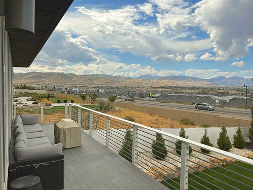 Modern Home with Beautiful Views!