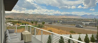 Modern Home with Beautiful Views!