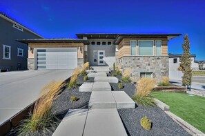 Property grounds - Modern Home with Beautiful Views! (Bluffdale)