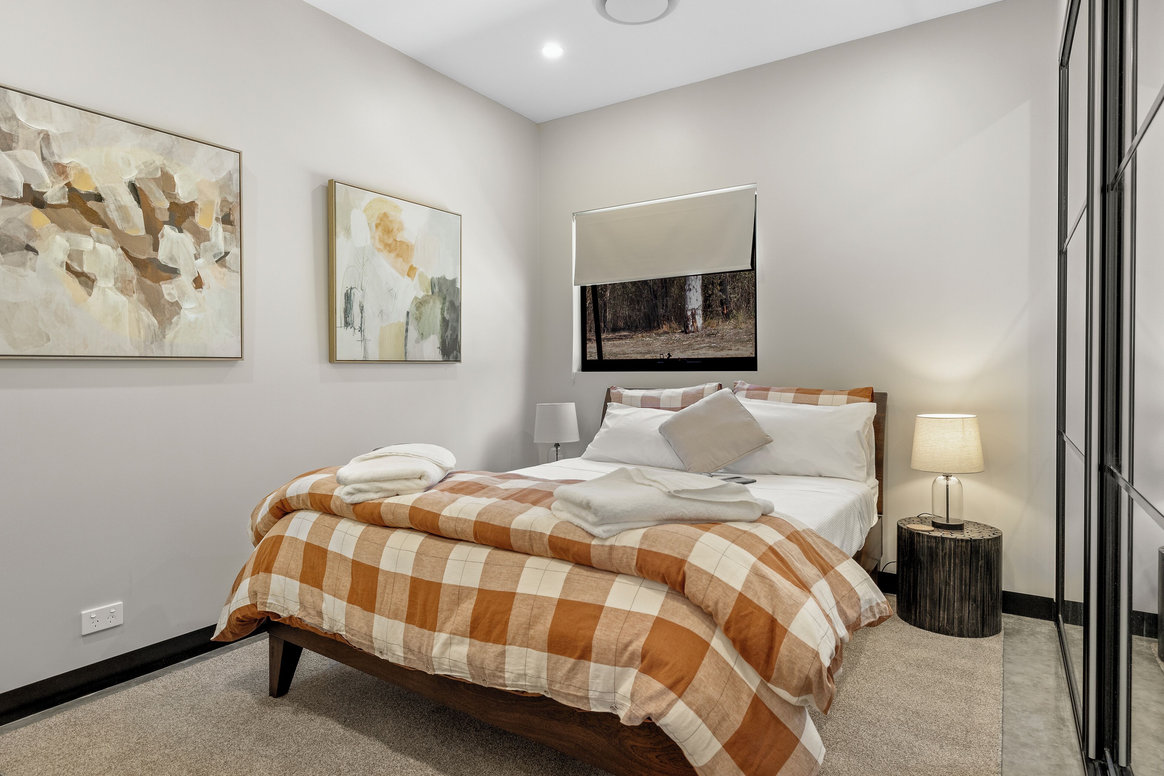 4 عدّة غرف نوم ومكواة/لوح كي وواي فاي مجانًا وملاءات أسرّة