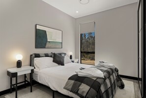 4 bedrooms, iron/ironing board, free WiFi, bed sheets