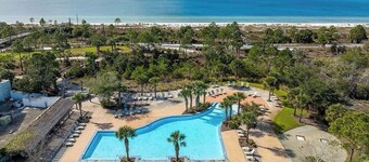 Coastal Getaway + Golf Cart & Pools - Beach Access Right Across The Street!