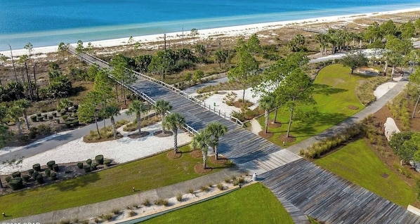 Beach nearby, sun loungers, beach towels