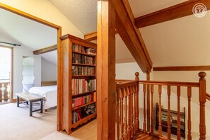 3 slaapkamers, een strijkplank/strijkijzer, reisbedje