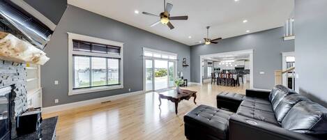 Télévision, cheminée