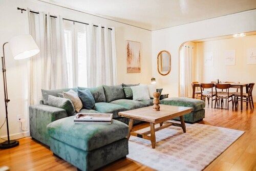 The Downtown Haus | Walking Distance to DT KFalls