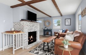 Televisor intel·ligent i llibres 