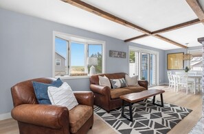 Televisor intel·ligent i llibres 