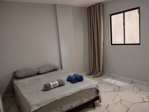 2 عدّة غرف نوم وواي فاي وملاءات أسرّة