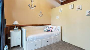 5 bedrooms, iron/ironing board, travel cot, free WiFi