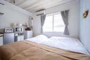 Cortinas opacas, tabla de planchar con plancha, wifi gratis