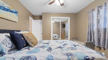 3 bedrooms, desk, iron/ironing board, travel crib