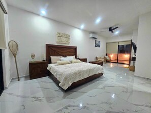 3 chambres, fer et planche à repasser, Wi-Fi, draps fournis