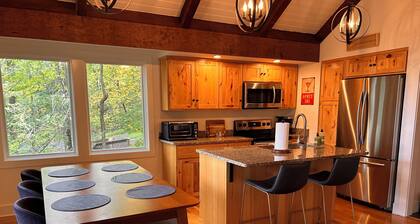 Modern Ski-In/Ski-Out Retreat – 3BR/2BA, Step-Free Entry