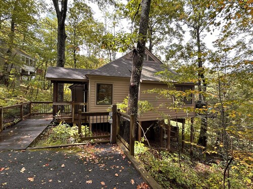 Modern Ski-In/Ski-Out Retreat – 3BR/2BA, Step-Free Entry