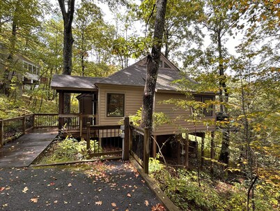 Modern Ski-In/Ski-Out Retreat ��– 3BR/2BA, Step-Free Entry