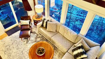 TV connectée, lecteur de DVD, livres, écrans d'ordinateur