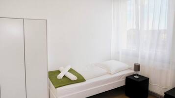 1 slaapkamer, een strijkplank/strijkijzer, wifi, beddengoed