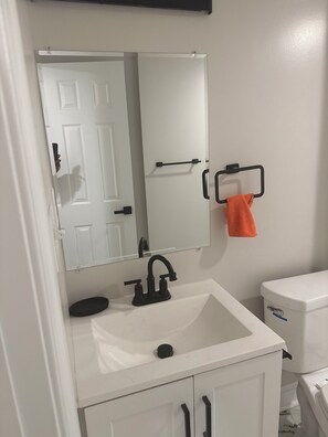 Handtücher, Seife, Toilettenpapier