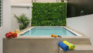 حمّام سباحة خارجي