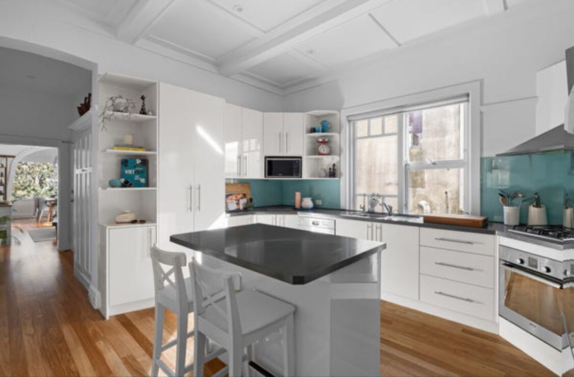 Microondas, horno, parrilla de estufa y lavavajillas 