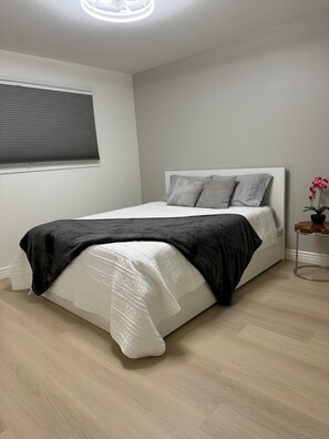 4 bedrooms, iron/ironing board, WiFi, bed sheets